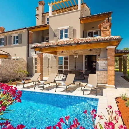 Holiday home Fendt 2 *